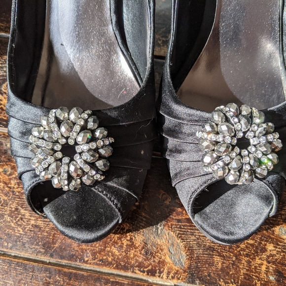 Satin peep toe pumps - Picture 2 of 4